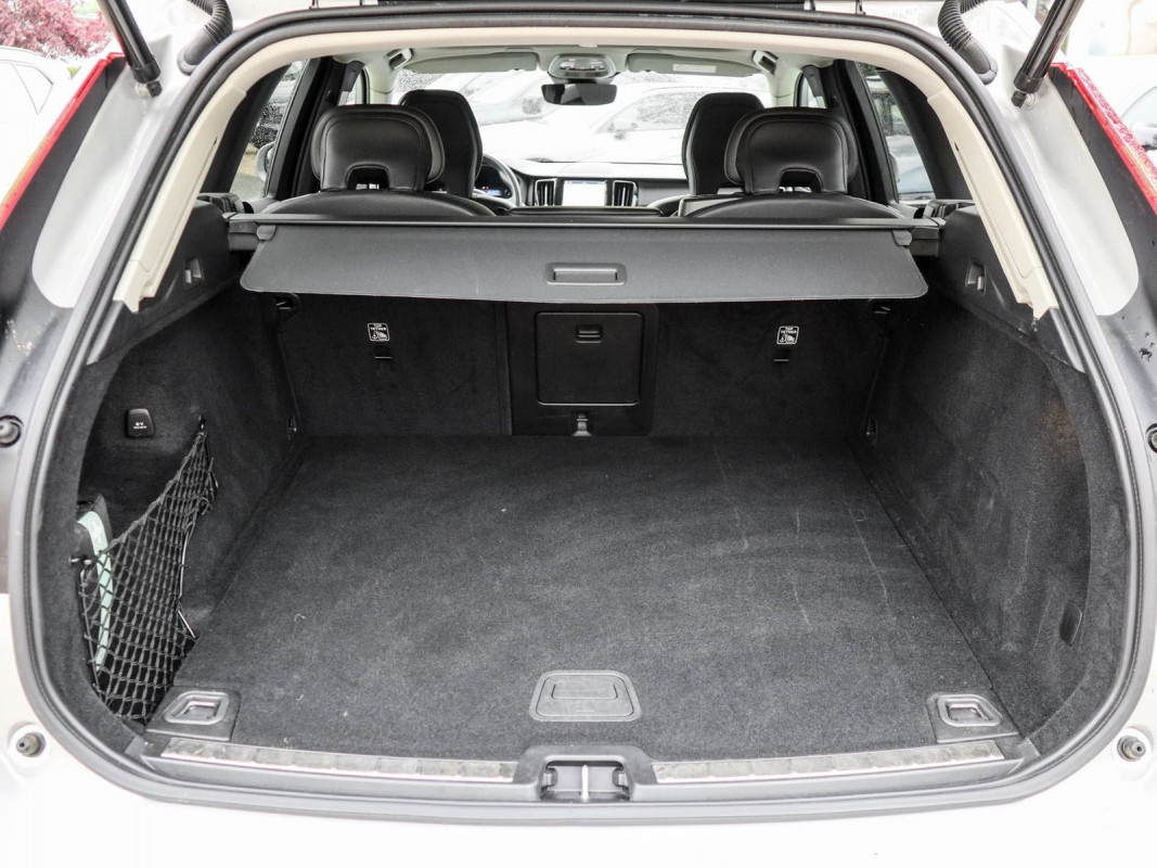 Volvo XC60 B4 Diesel - SUV/Off-road - Silber - Gebrauchtwagen - Bild 12