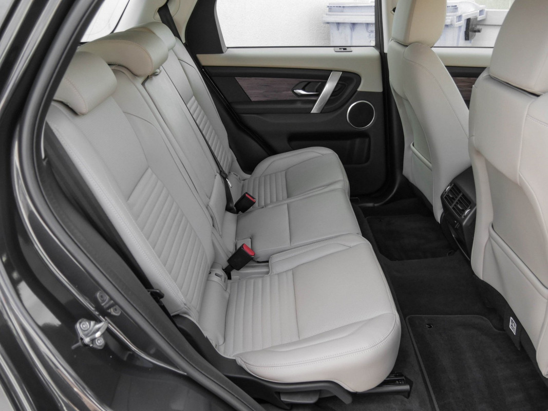 Land Rover Discovery Sport P300e SE - SUV/Off-road - Grau - Gebrauchtwagen - Bild 5