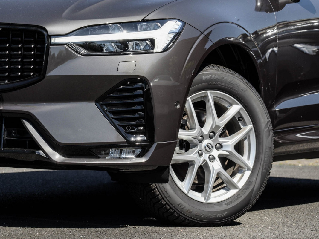 Volvo XC60 B5 AWD - SUV/Off-road - Grau - Gebrauchtwagen - Bild 6