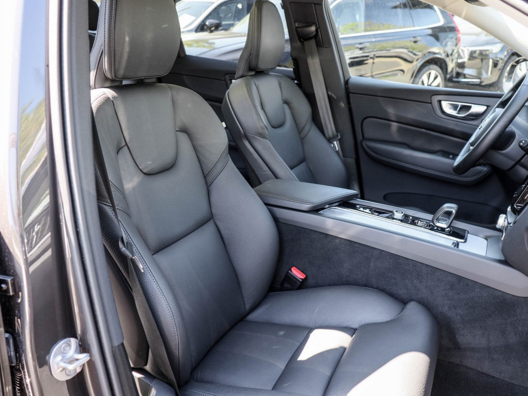 Volvo XC60 B5 AWD - SUV/Off-road - Grau - Gebrauchtwagen - Bild 7