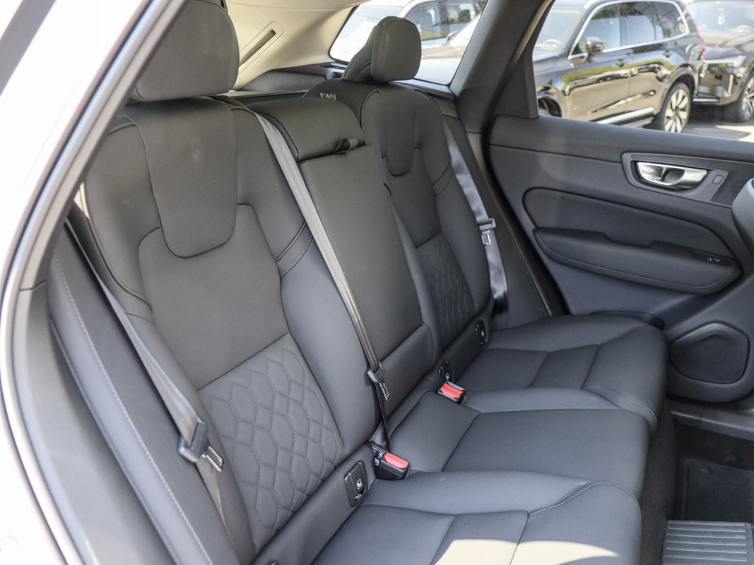 Volvo XC60 T6 AWD - SUV/Off-road - Weiss - Gebrauchtwagen - Bild 5