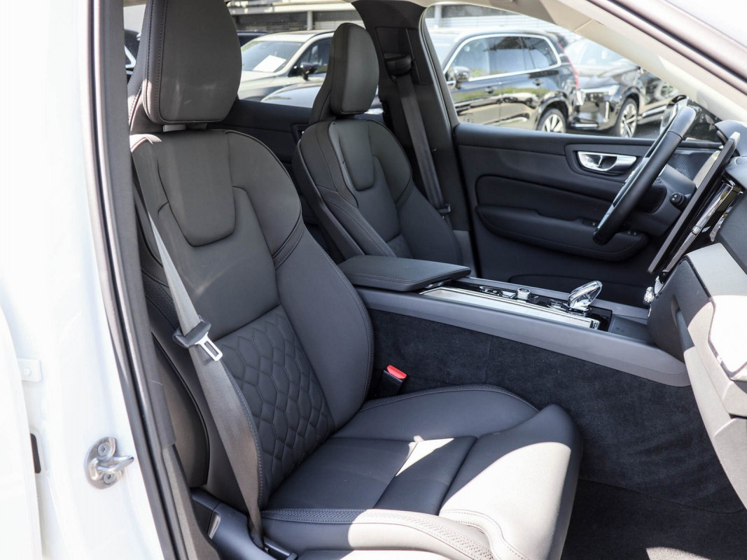 Volvo XC60 T6 AWD - SUV/Off-road - Weiss - Gebrauchtwagen - Bild 7