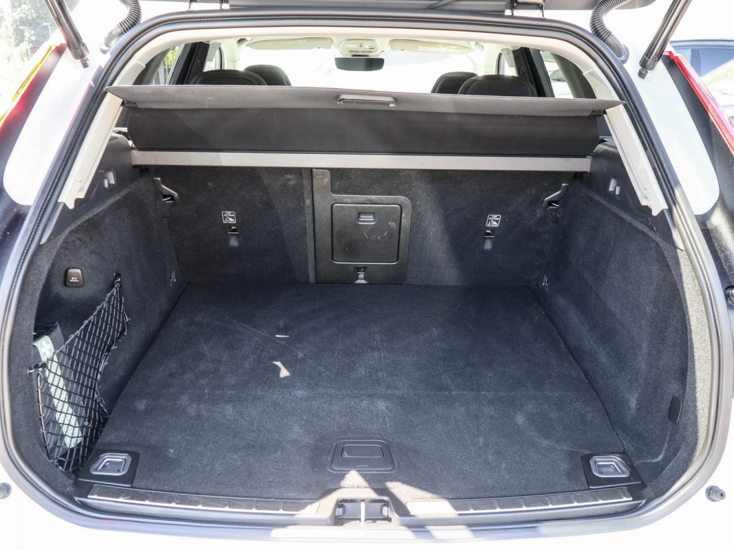 Volvo XC60 T6 AWD - SUV/Off-road - Weiss - Gebrauchtwagen - Bild 11