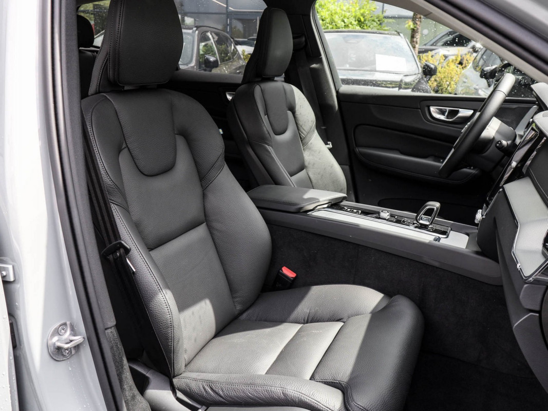 Volvo XC60 B5 AWD - SUV/Off-road - Grau - Gebrauchtwagen - Bild 7