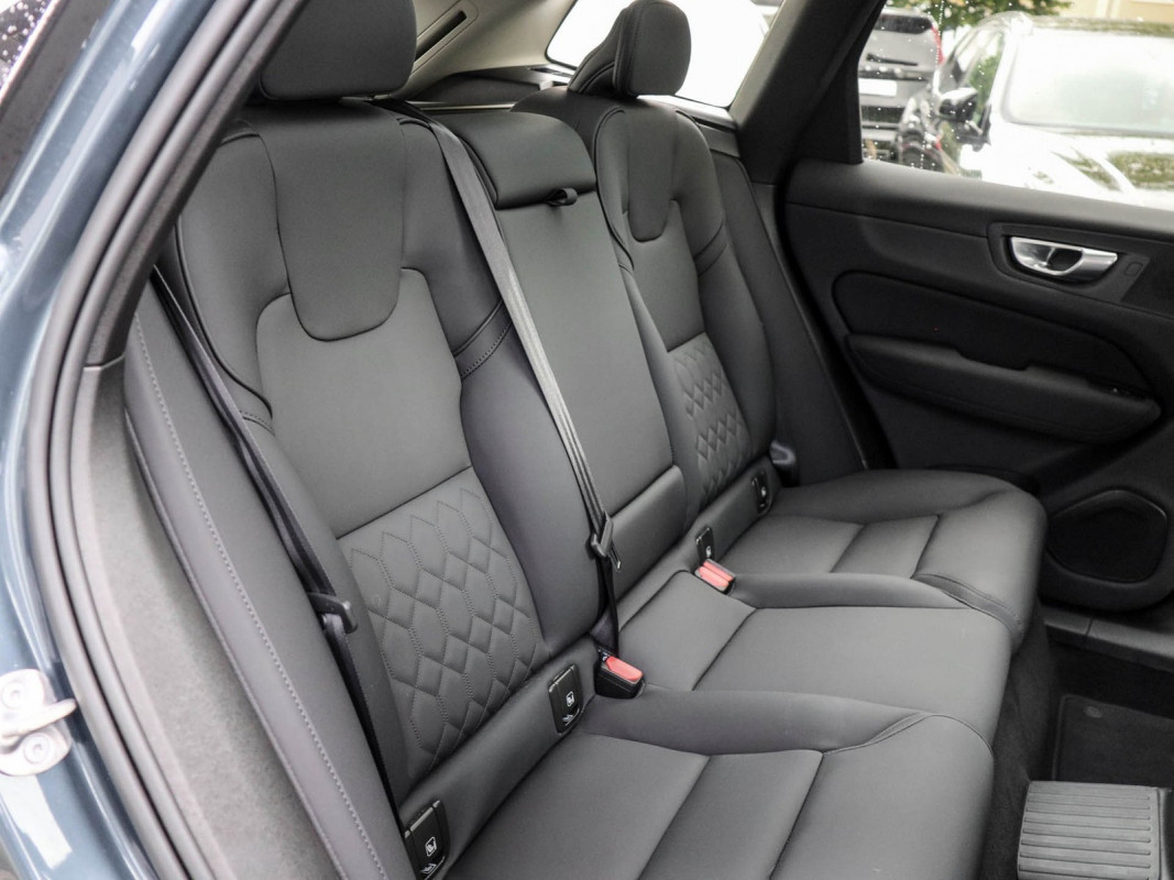 Volvo XC60 T6 AWD - SUV/Off-road - Blau - Gebrauchtwagen - Bild 5