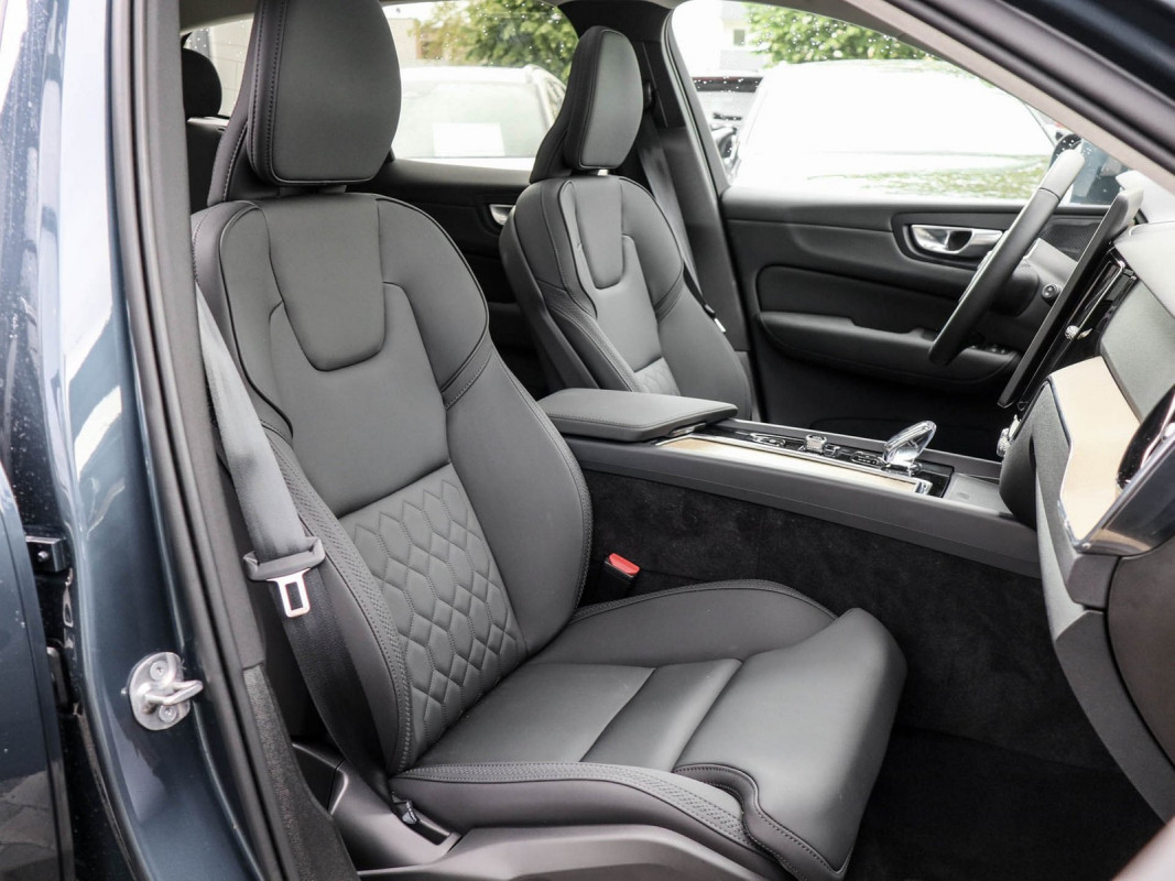 Volvo XC60 T6 AWD - SUV/Off-road - Blau - Gebrauchtwagen - Bild 7