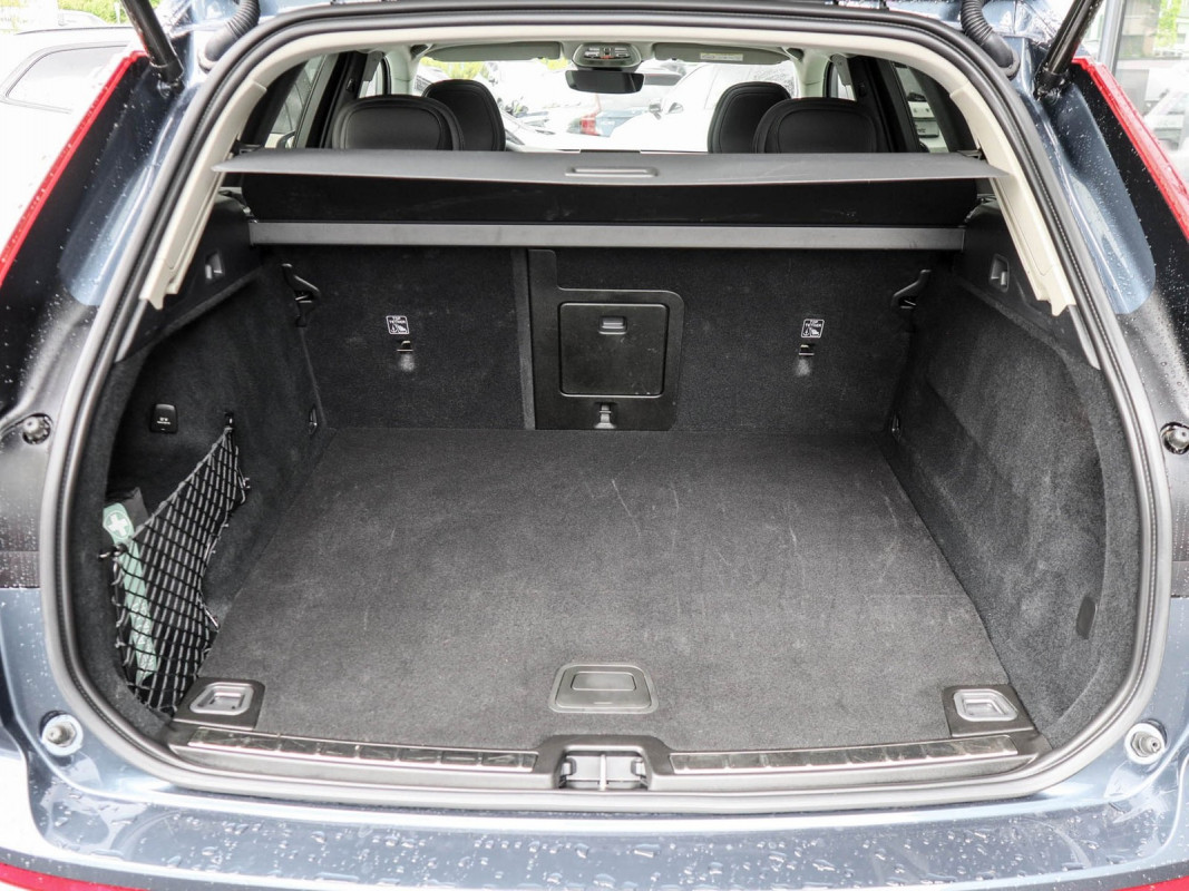 Volvo XC60 T6 AWD - SUV/Off-road - Blau - Gebrauchtwagen - Bild 11