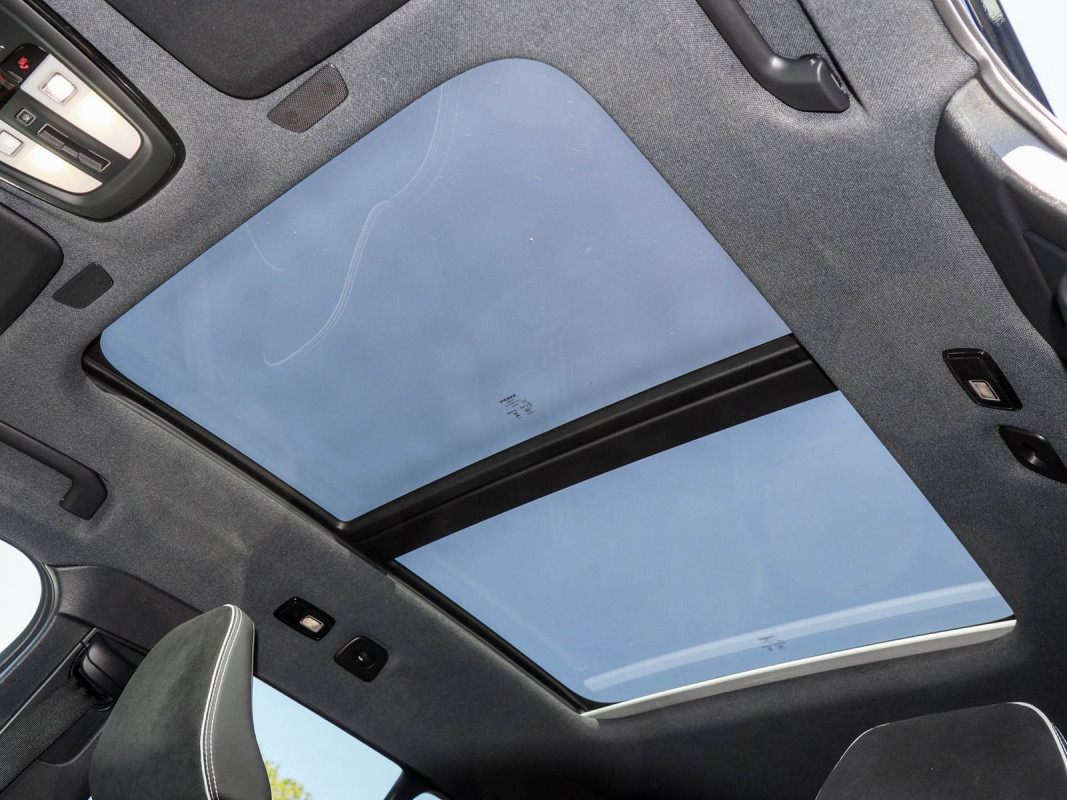 Volvo XC40 B3 - SUV/Off-road - Schwarz - Gebrauchtwagen - Bild 12