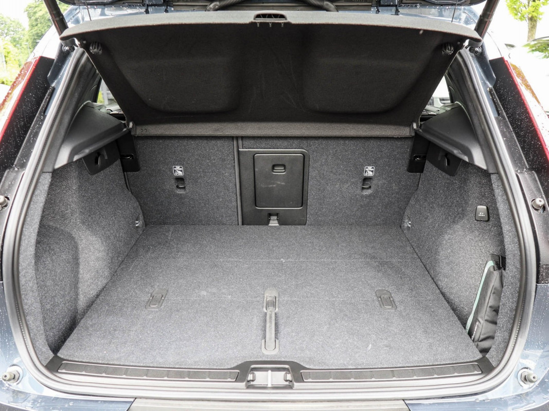 Volvo XC40 B3 - SUV/Off-road - Blau - Gebrauchtwagen - Bild 11