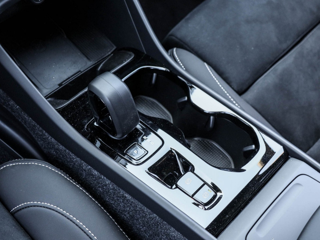 Volvo XC40 B4 - SUV/Off-road - Blau - Gebrauchtwagen - Bild 11