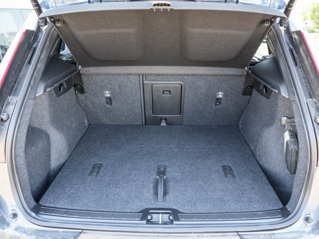 Volvo XC40 B4 - SUV/Off-road - Blau - Gebrauchtwagen - Bild 12