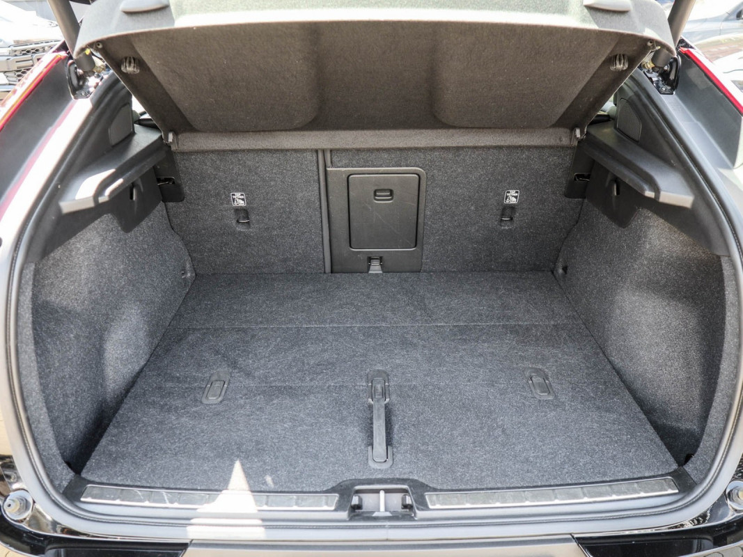 Volvo C40 Recharge - SUV/Off-road - Schwarz - Gebrauchtwagen - Bild 11