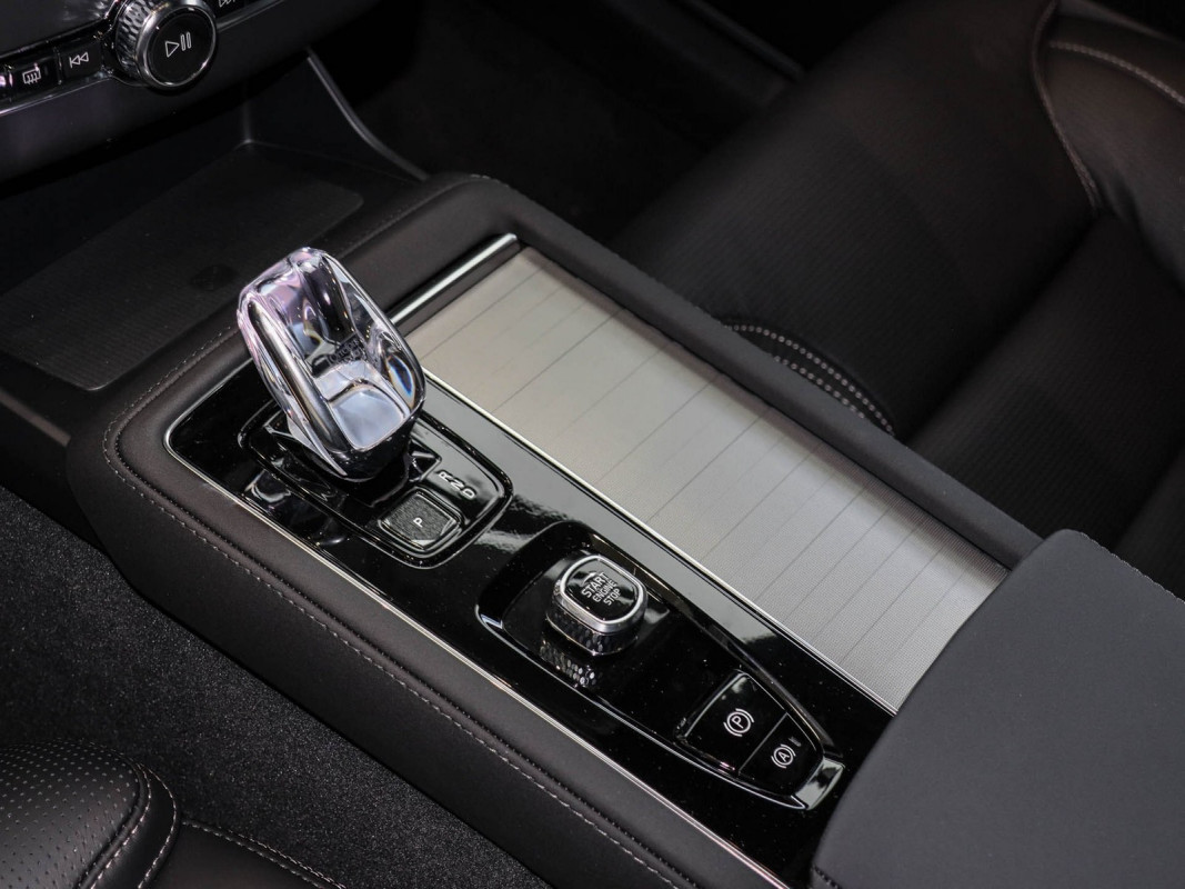 Volvo XC90 T8 AWD Recharge Reskin - SUV/Off-road - Grau - Gebrauchtwagen - Bild 11