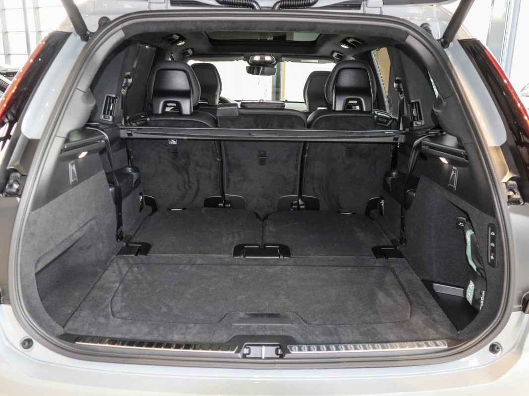 Volvo XC90 T8 AWD Recharge Reskin - SUV/Off-road - Grau - Gebrauchtwagen - Bild 12