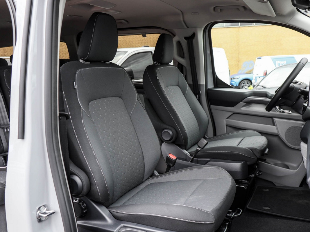 Ford Tourneo Custom Bus - Van/Minibus - Grau - Neuwagen - Bild 6