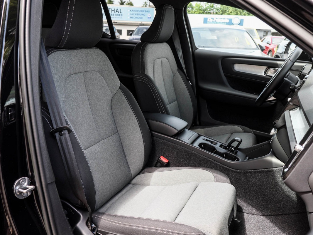 Volvo XC40 T2 - SUV/Off-road - Schwarz - Gebrauchtwagen - Bild 7