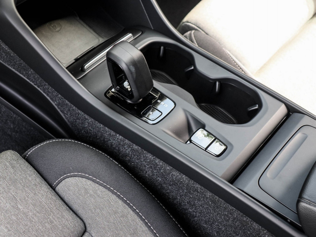Volvo XC40 T2 - SUV/Off-road - Schwarz - Gebrauchtwagen - Bild 11