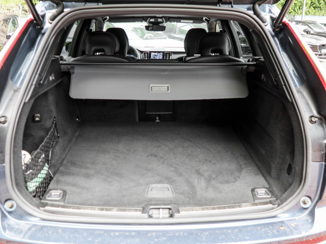Volvo XC60 B4 - SUV/Off-road - Blau - Gebrauchtwagen - Bild 11