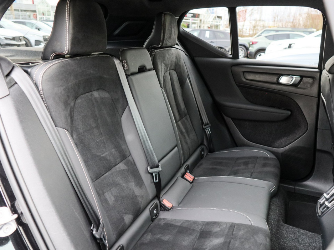 Volvo XC40 Plus AWD Recharge Pure - SUV/Off-road - Schwarz - Gebrauchtwagen - Bild 5