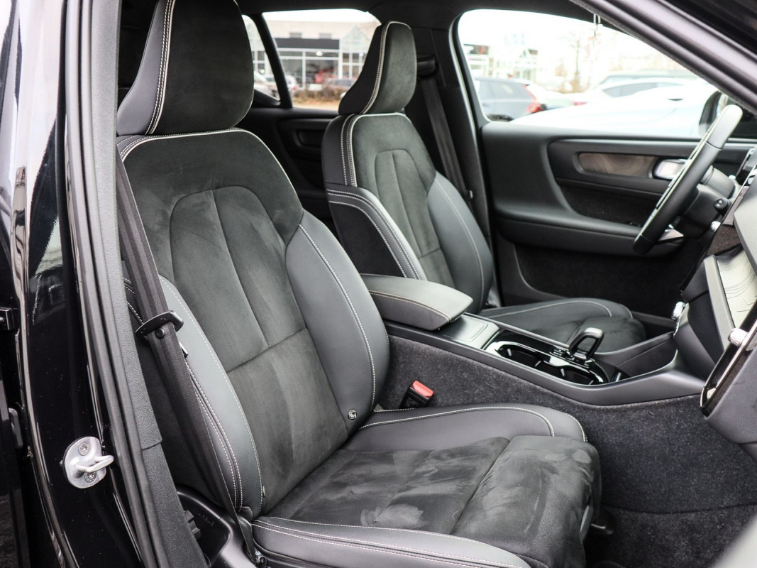 Volvo XC40 Plus AWD Recharge Pure - SUV/Off-road - Schwarz - Gebrauchtwagen - Bild 7