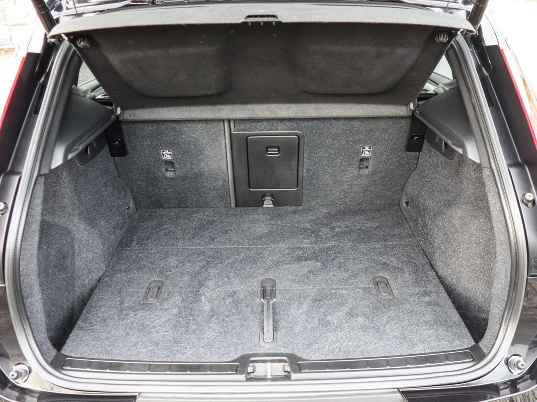 Volvo XC40 Plus AWD Recharge Pure - SUV/Off-road - Schwarz - Gebrauchtwagen - Bild 12