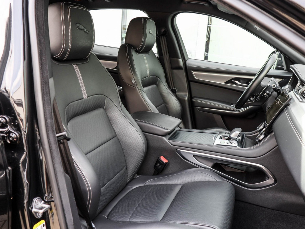 Jaguar F-PACE P400 - SUV/Off-road - Schwarz - Gebrauchtwagen - Bild 6