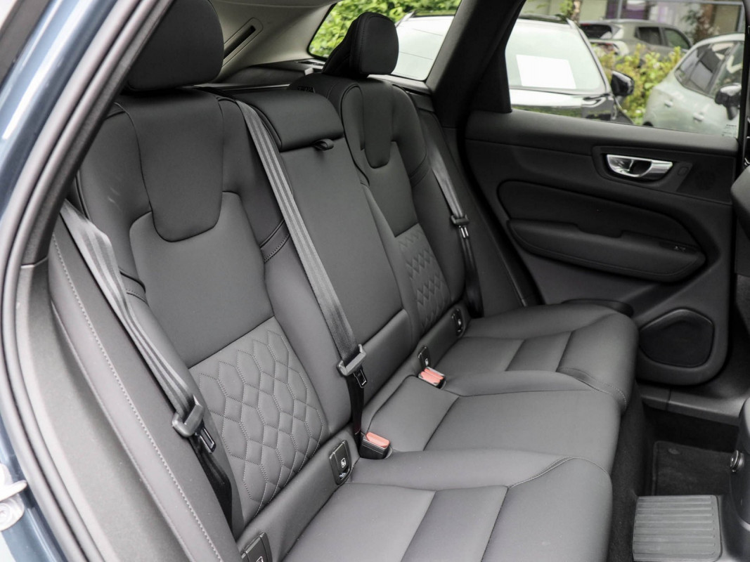Volvo XC60 T6 AWD - SUV/Off-road - Blau - Gebrauchtwagen - Bild 5