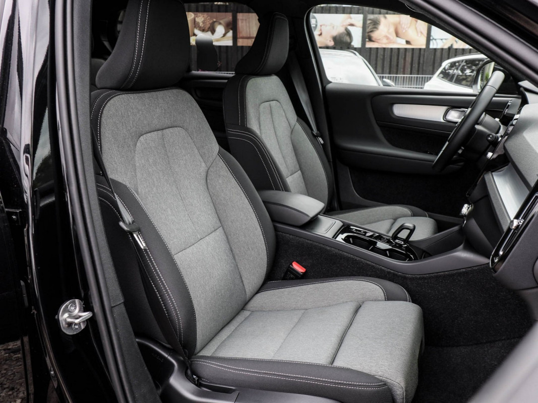 Volvo XC40 B4 - SUV/Off-road - Schwarz - Gebrauchtwagen - Bild 7