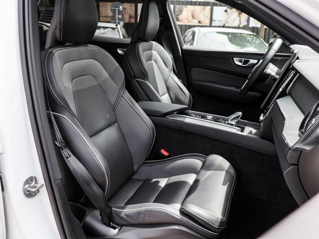 Volvo XC60 B5 AWD - SUV/Off-road - Weiss - Gebrauchtwagen - Bild 7