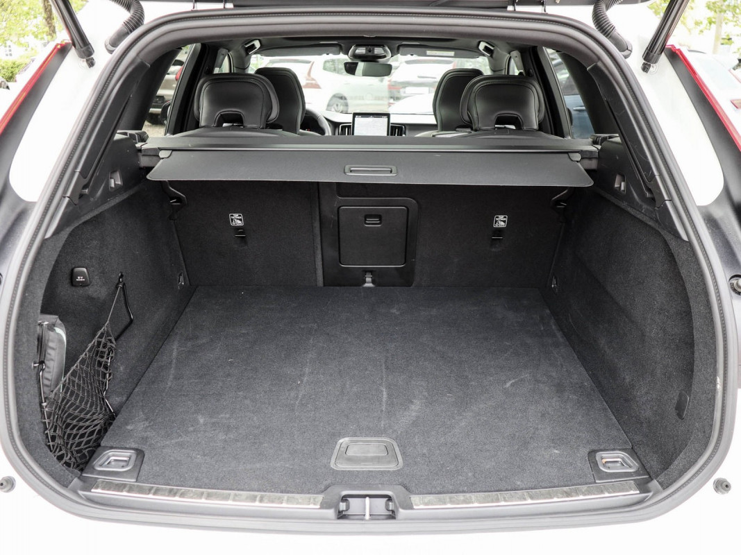 Volvo XC60 B5 AWD - SUV/Off-road - Weiss - Gebrauchtwagen - Bild 11