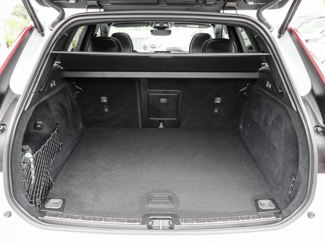 Volvo XC60 T8 AWD - SUV/Off-road - Weiss - Gebrauchtwagen - Bild 11