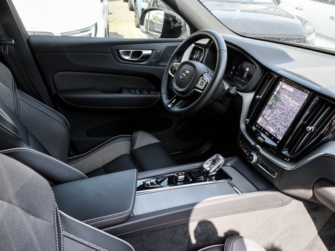 Volvo XC60 T6 AWD - SUV/Off-road - Schwarz - Gebrauchtwagen - Bild 3