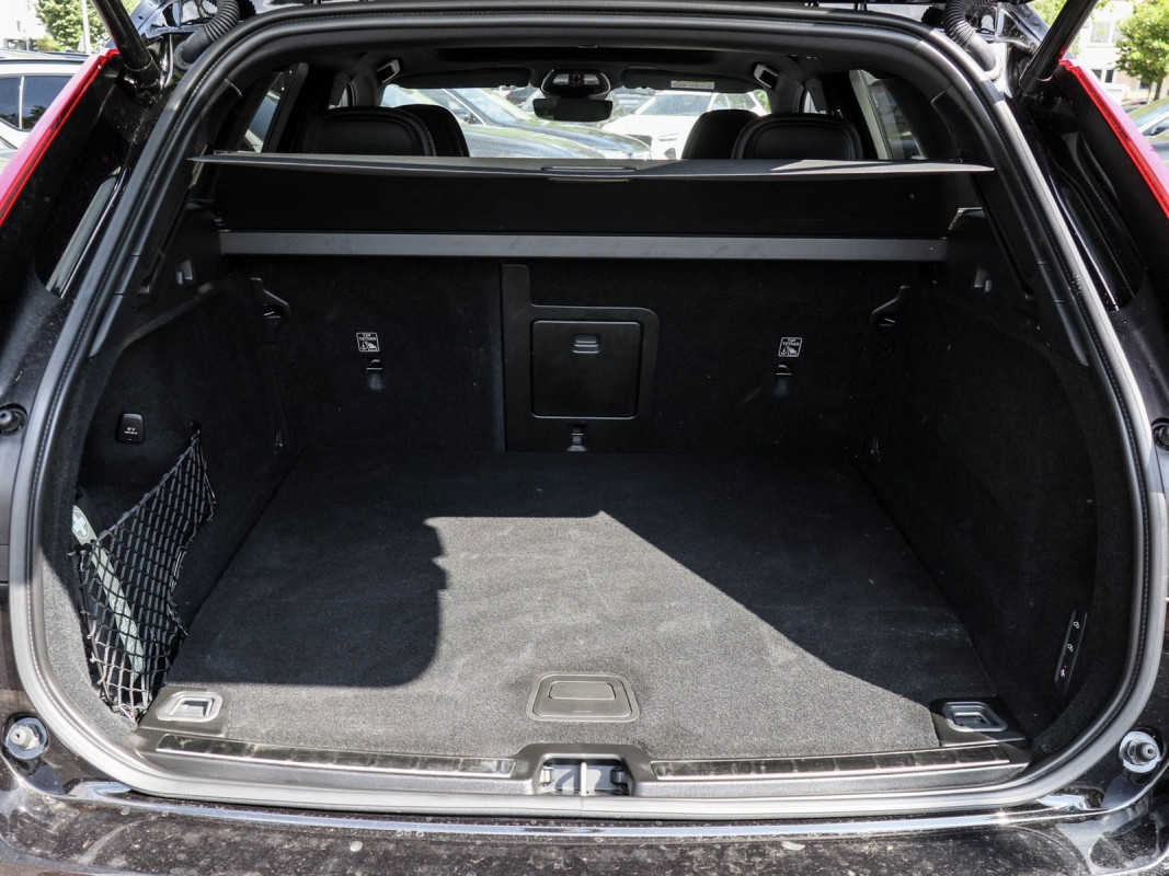 Volvo XC60 T6 AWD - SUV/Off-road - Schwarz - Gebrauchtwagen - Bild 11