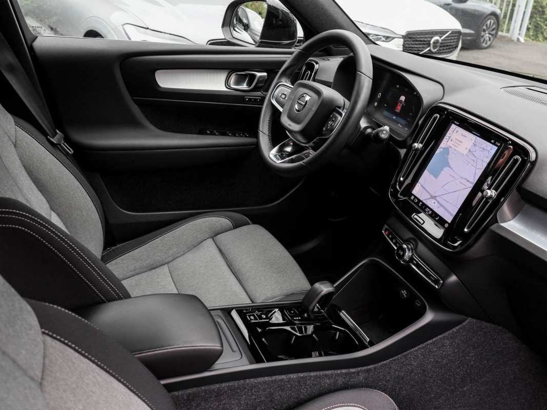 Volvo XC40 B4 AWD - SUV/Off-road - Schwarz - Gebrauchtwagen - Bild 3