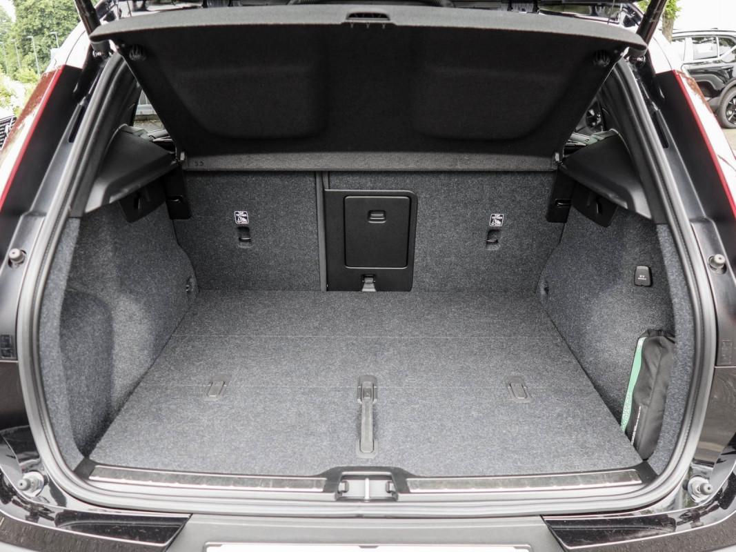 Volvo XC40 B4 AWD - SUV/Off-road - Schwarz - Gebrauchtwagen - Bild 11