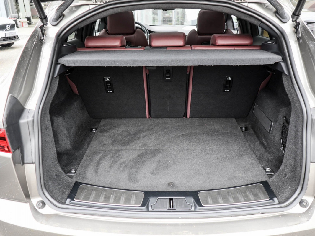 Jaguar E-PACE - SUV/Off-road - Silber - Gebrauchtwagen - Bild 10