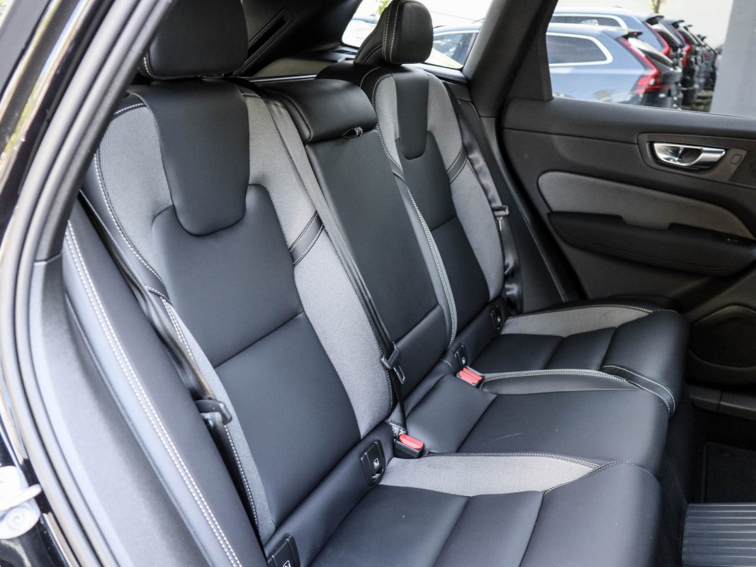 Volvo XC60 T8 AWD - SUV/Off-road - Schwarz - Gebrauchtwagen - Bild 5