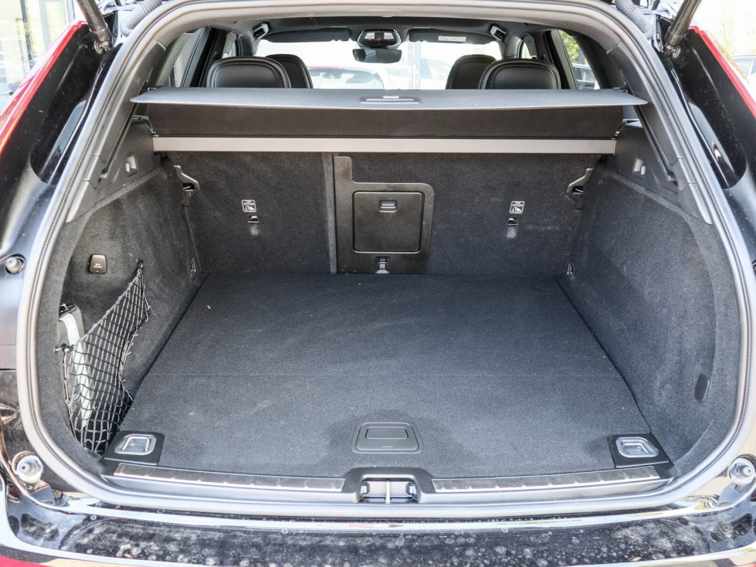 Volvo XC60 T8 AWD - SUV/Off-road - Schwarz - Gebrauchtwagen - Bild 11
