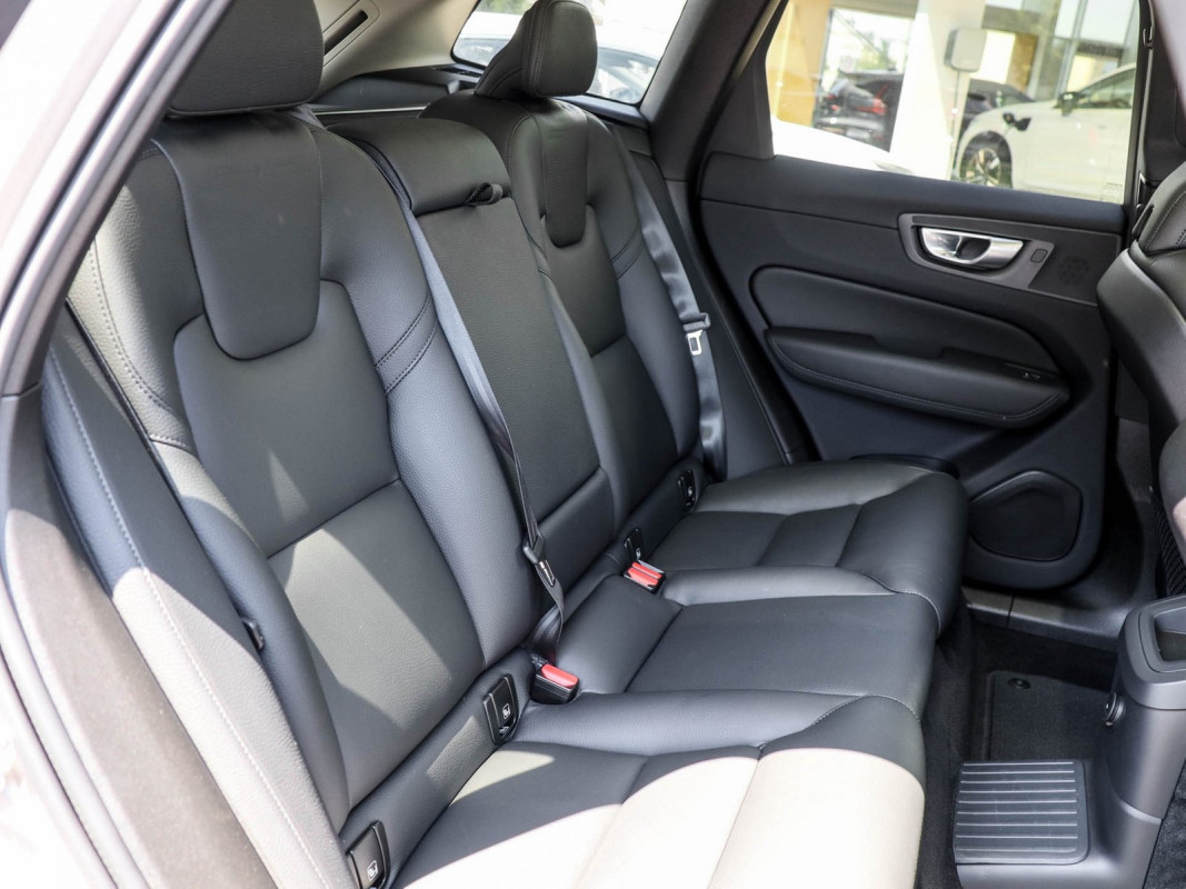 Volvo XC60 T6 AWD - SUV/Off-road - Braun - Gebrauchtwagen - Bild 5