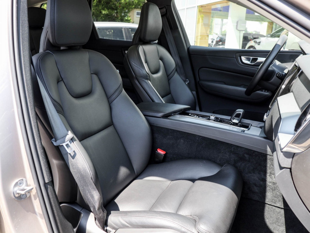 Volvo XC60 T6 AWD - SUV/Off-road - Braun - Gebrauchtwagen - Bild 7