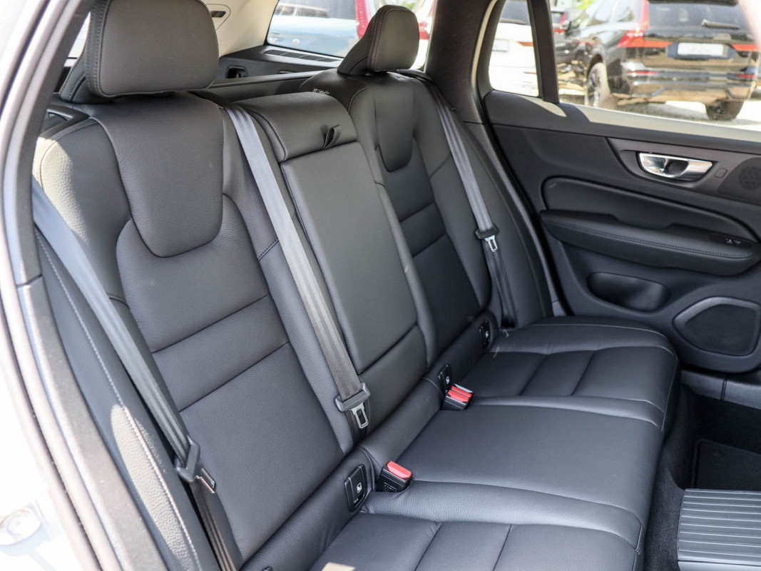 Volvo V60 T6 AWD - Kombi - Grau - Gebrauchtwagen - Bild 5