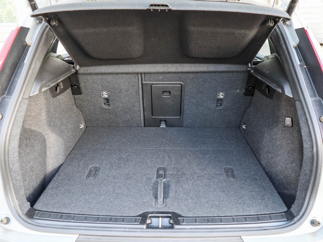 Volvo XC40 - SUV/Off-road - Grau - Gebrauchtwagen - Bild 12