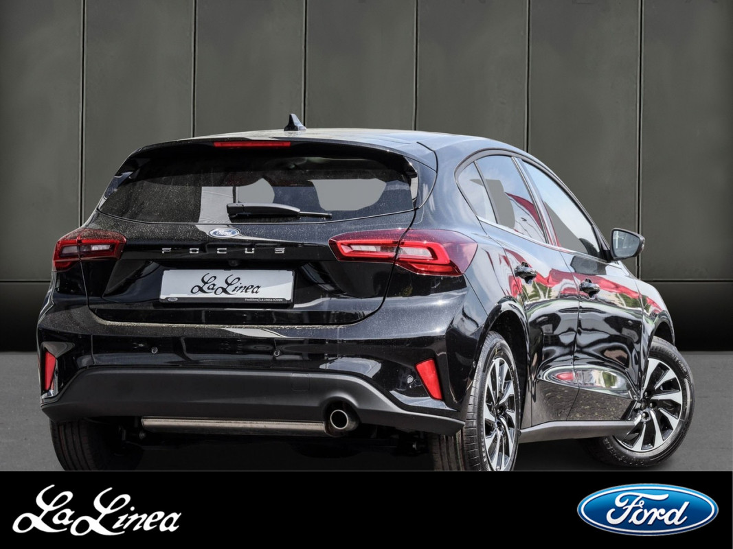 Ford Focus Lim.Titanium Edition Panorama-Dach - Limousine - Schwarz - Tageszulassung - Bild 2