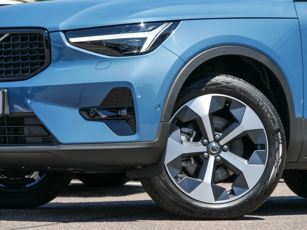 Volvo XC40 - SUV/Off-road - Blau - Gebrauchtwagen - Bild 5
