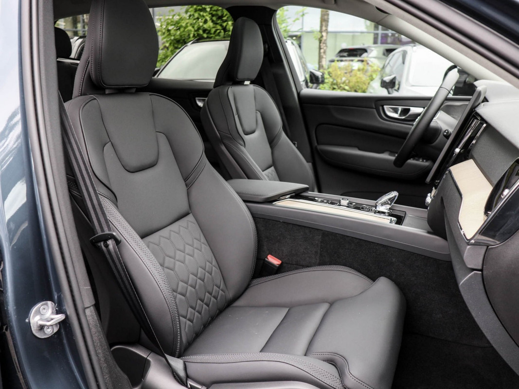 Volvo XC60 T6 AWD - SUV/Off-road - Blau - Gebrauchtwagen - Bild 6