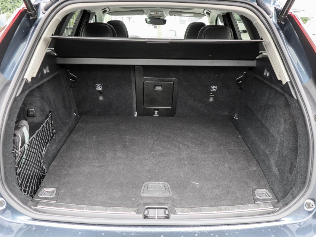 Volvo XC60 T6 AWD - SUV/Off-road - Blau - Gebrauchtwagen - Bild 10