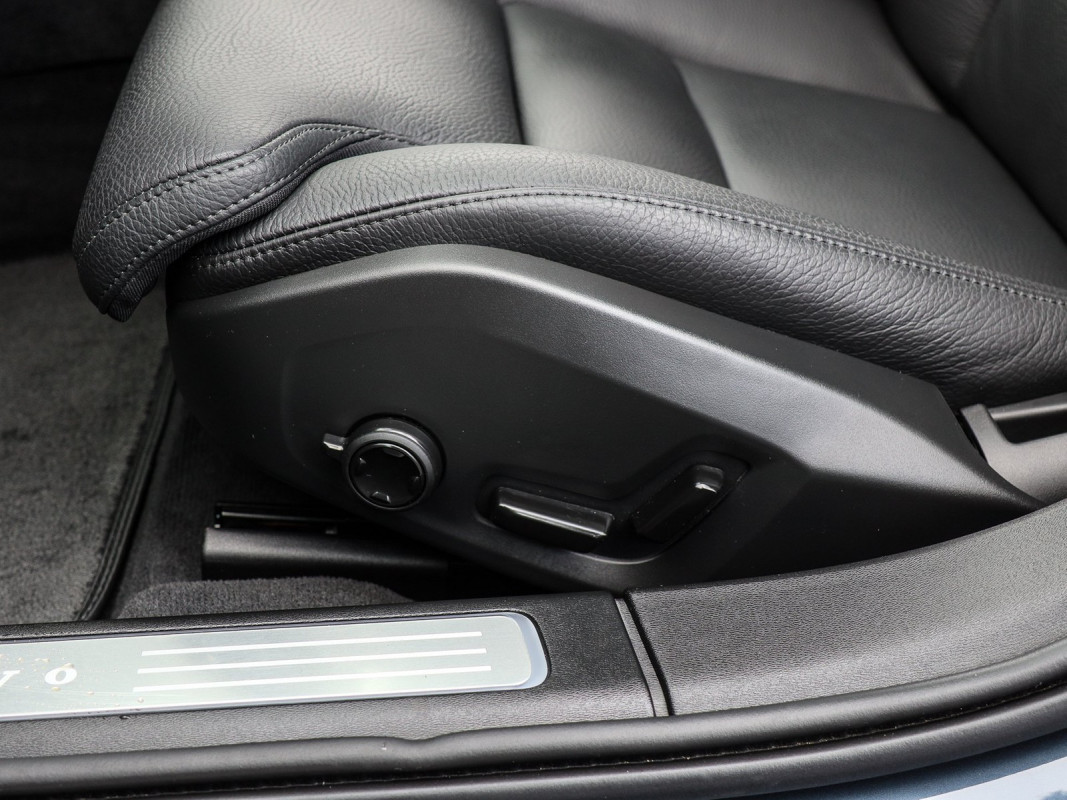 Volvo V90 T6 Recharge AWD - Kombi - Blau - Gebrauchtwagen - Bild 14