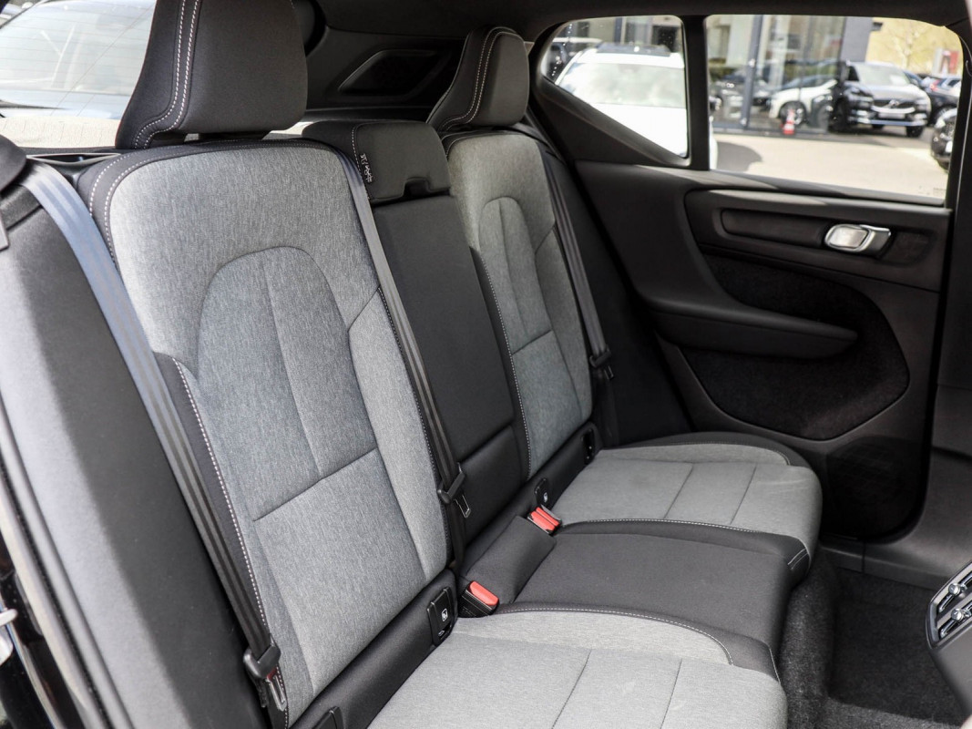 Volvo XC40 B4 - SUV/Off-road - Schwarz - Gebrauchtwagen - Bild 4