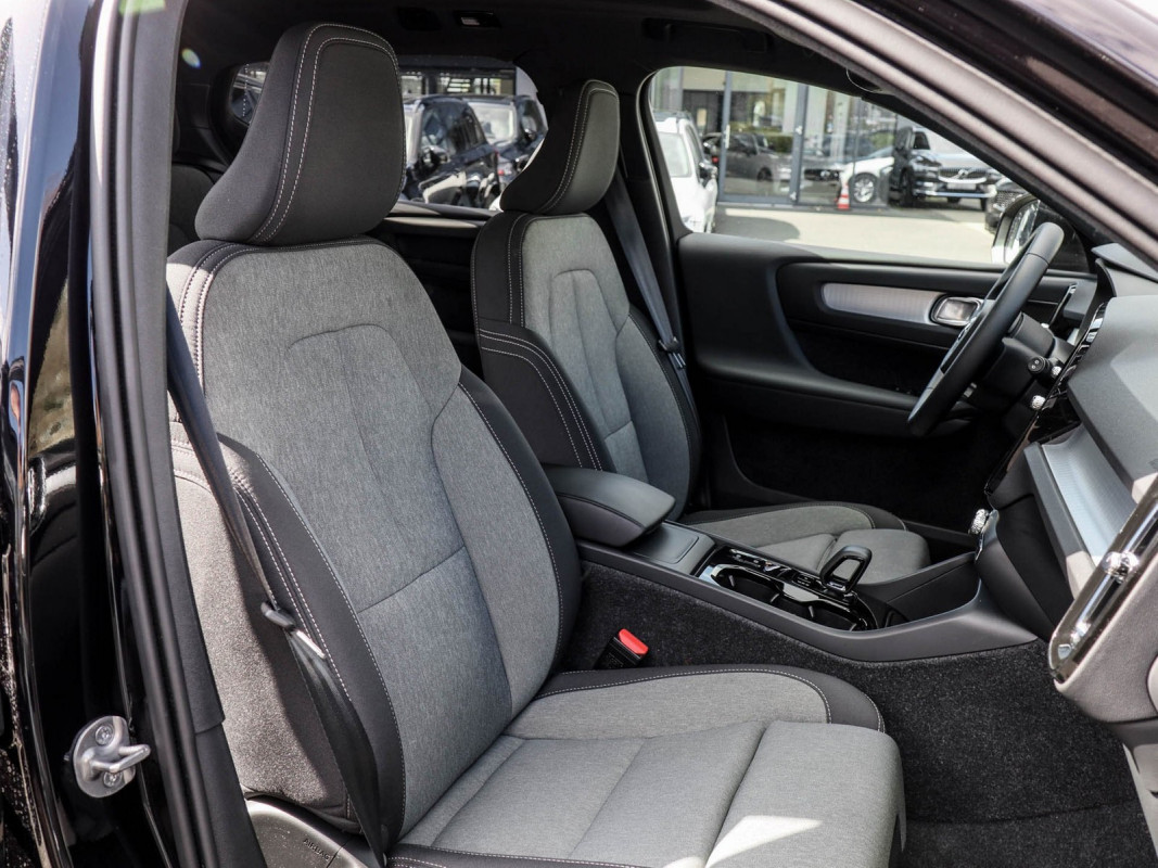 Volvo XC40 B4 - SUV/Off-road - Schwarz - Gebrauchtwagen - Bild 6