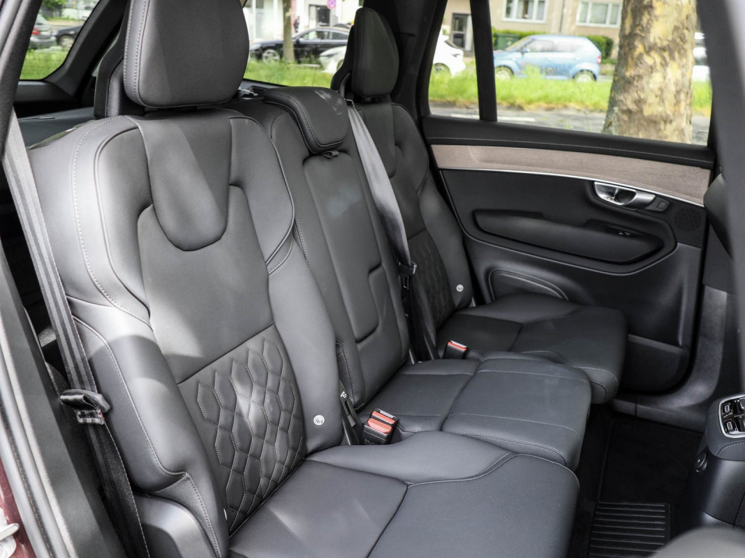 Volvo XC90 T8 AWD - SUV/Off-road - Rot - Gebrauchtwagen - Bild 4
